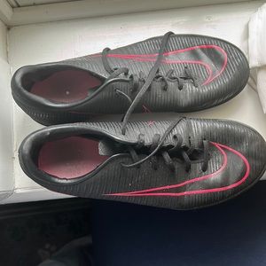 Soccer turfs size 6y Nike mercurial